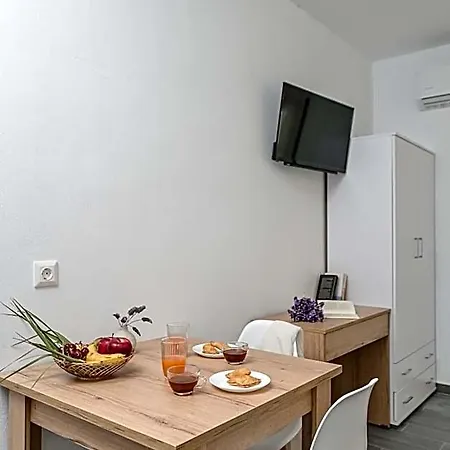 Отель Vive Mare Plaka Ii 4*